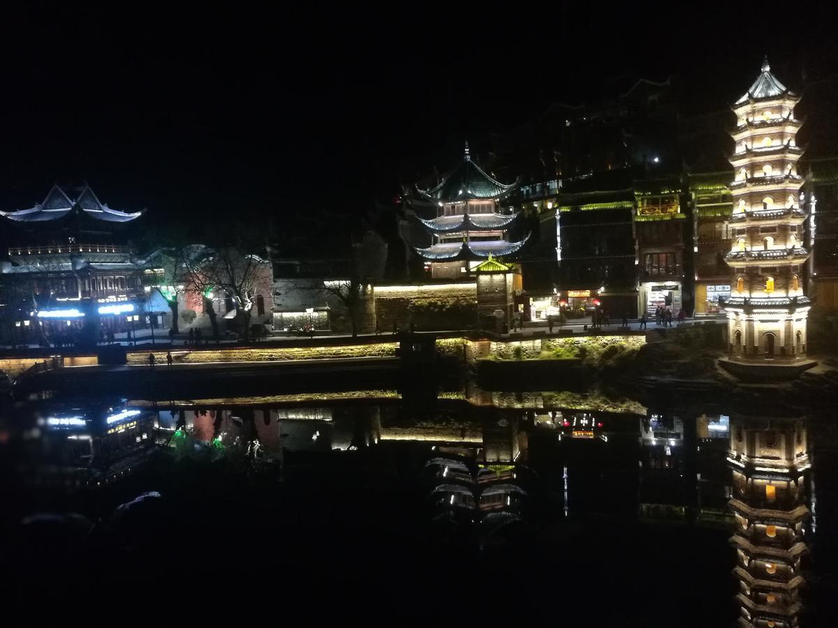 沱江缘民宿 Fenghuang Buitenkant foto