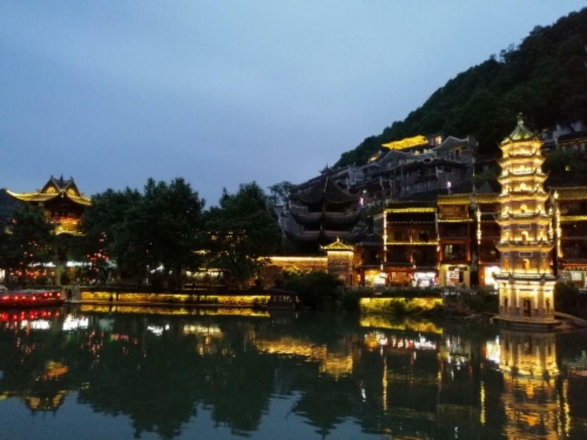 沱江缘民宿 Fenghuang Buitenkant foto