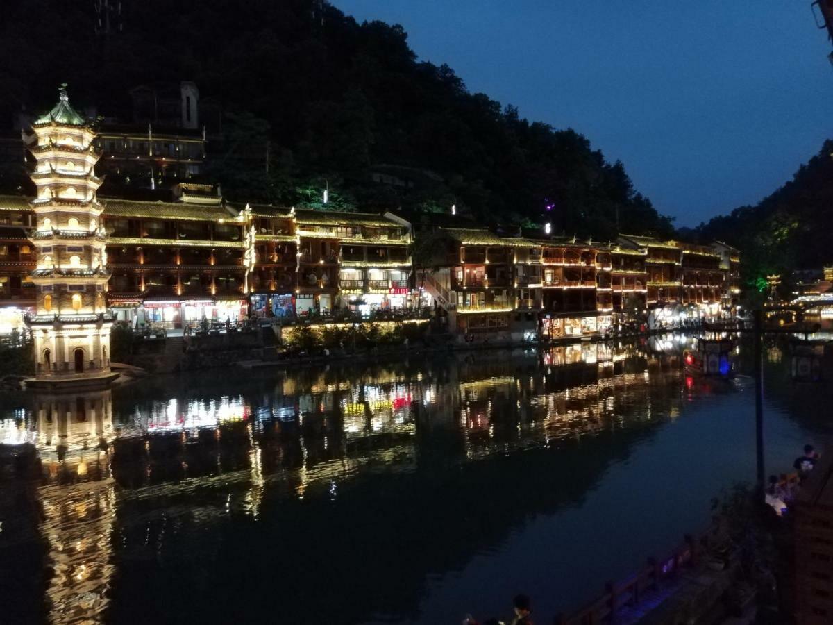 沱江缘民宿 Fenghuang Buitenkant foto
