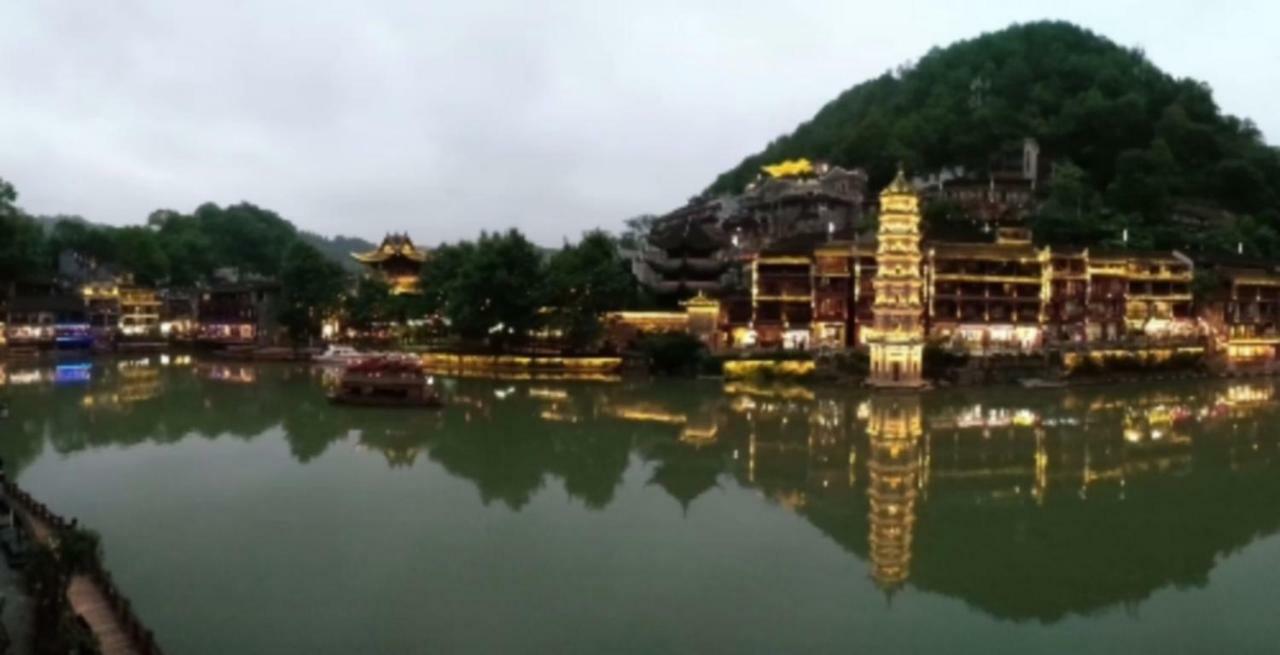 沱江缘民宿 Fenghuang Buitenkant foto