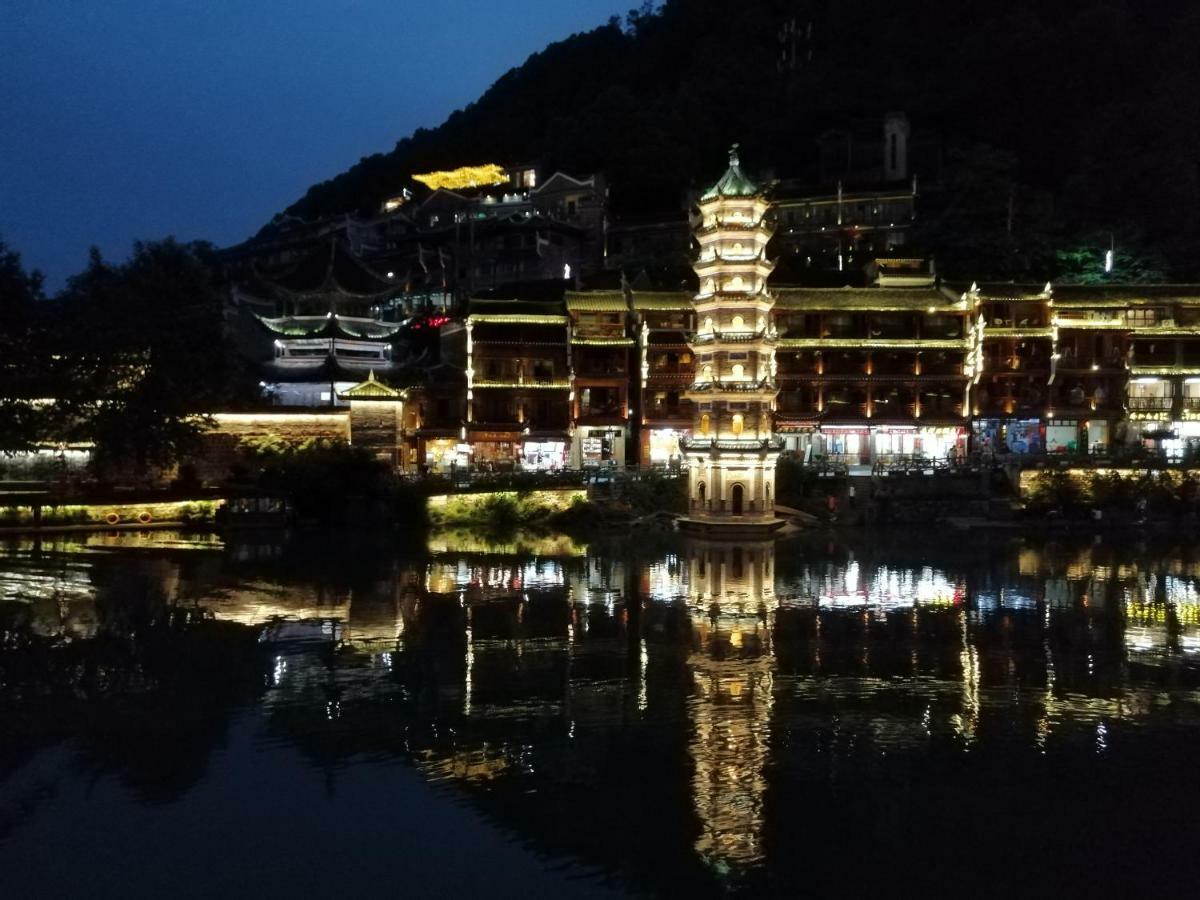沱江缘民宿 Fenghuang Buitenkant foto