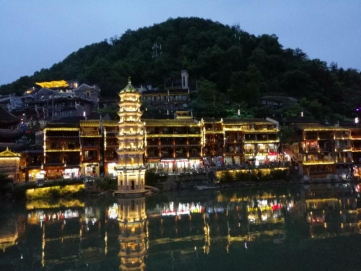 沱江缘民宿 Fenghuang Buitenkant foto