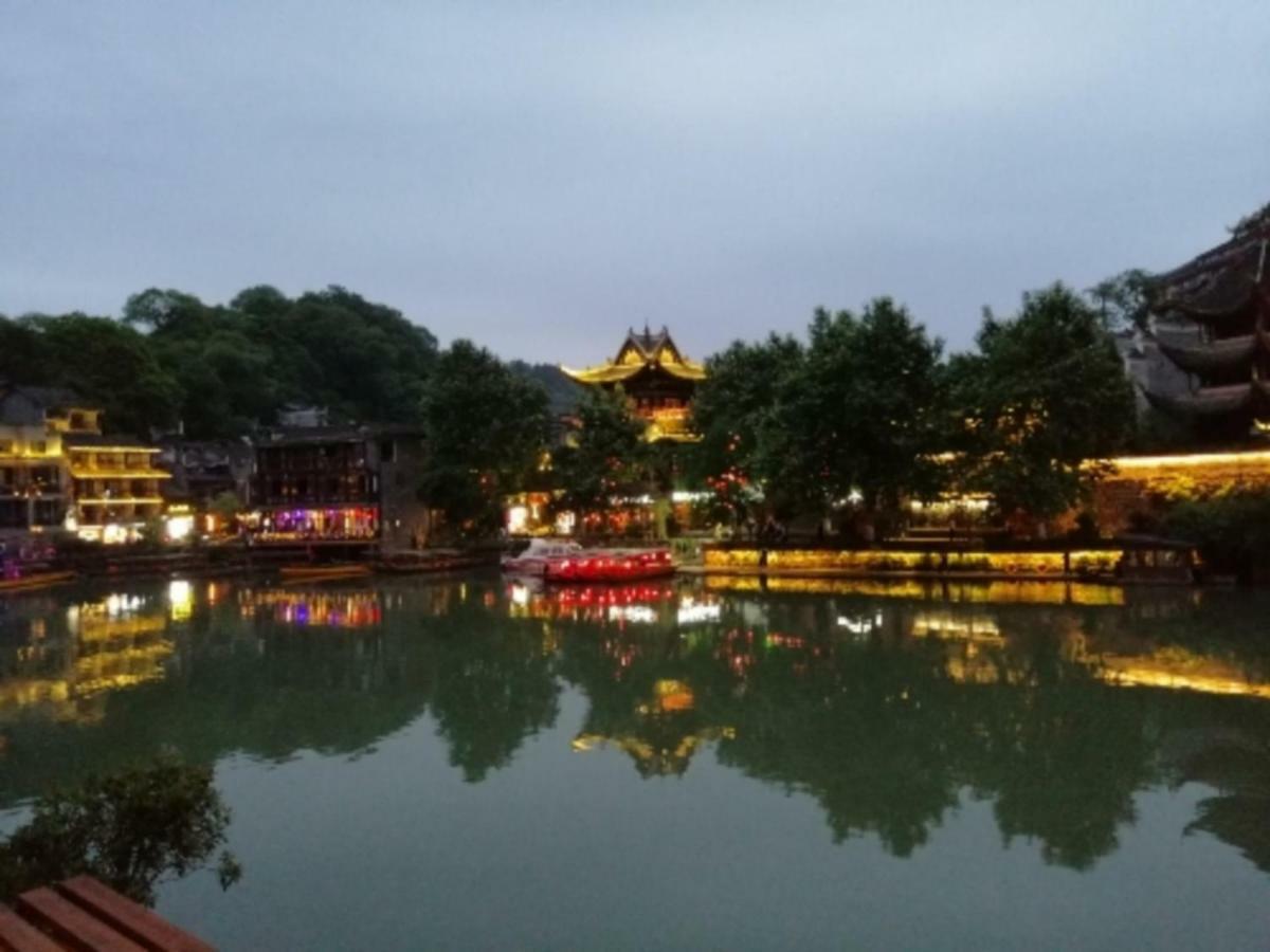 沱江缘民宿 Fenghuang Buitenkant foto